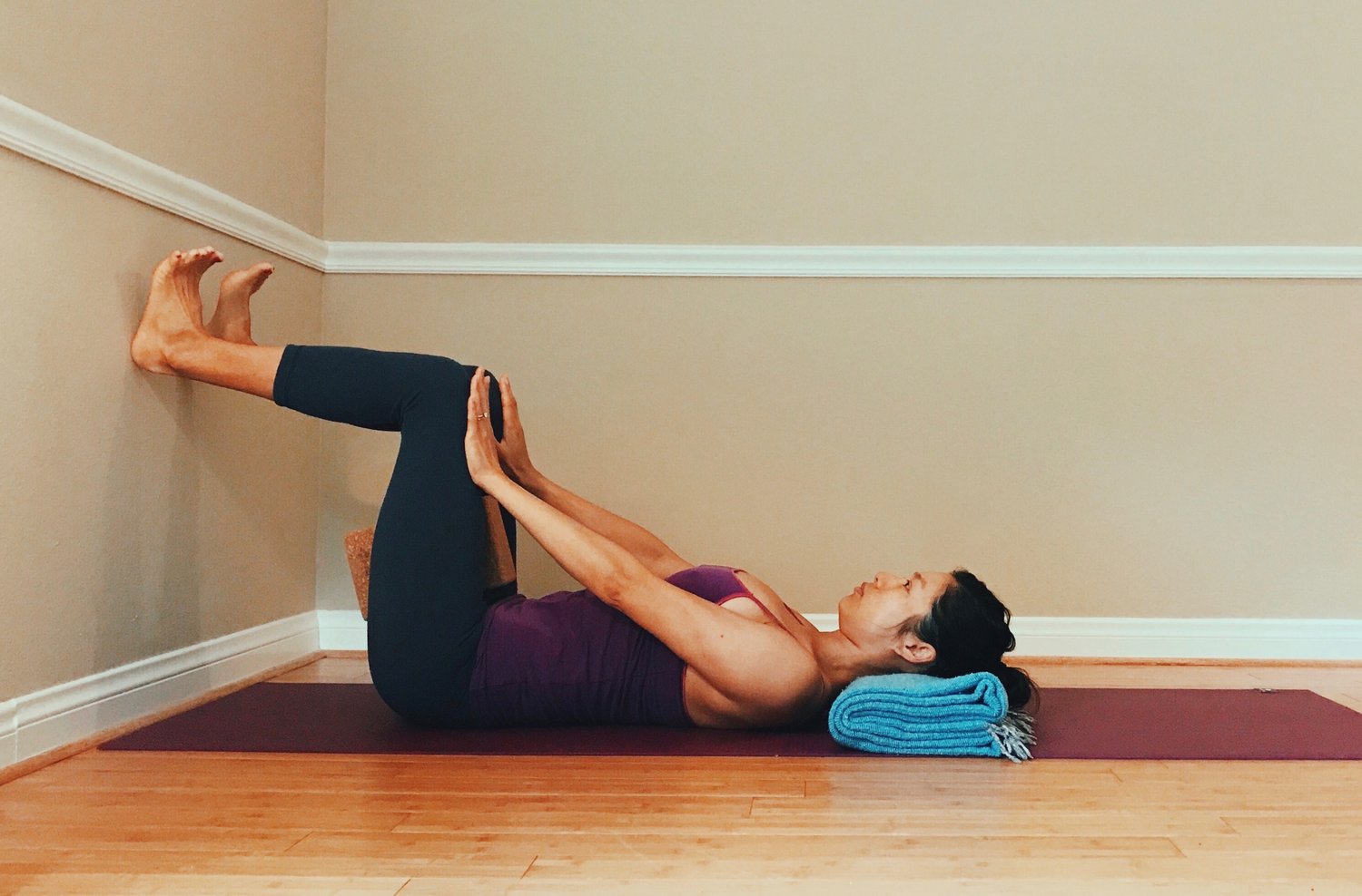 Diastasis Recti, Yoga sequence for Diastasis Recti, Yoga at the wall, Yoga Practice tips, Yoga for Women, PostPartum Yoga