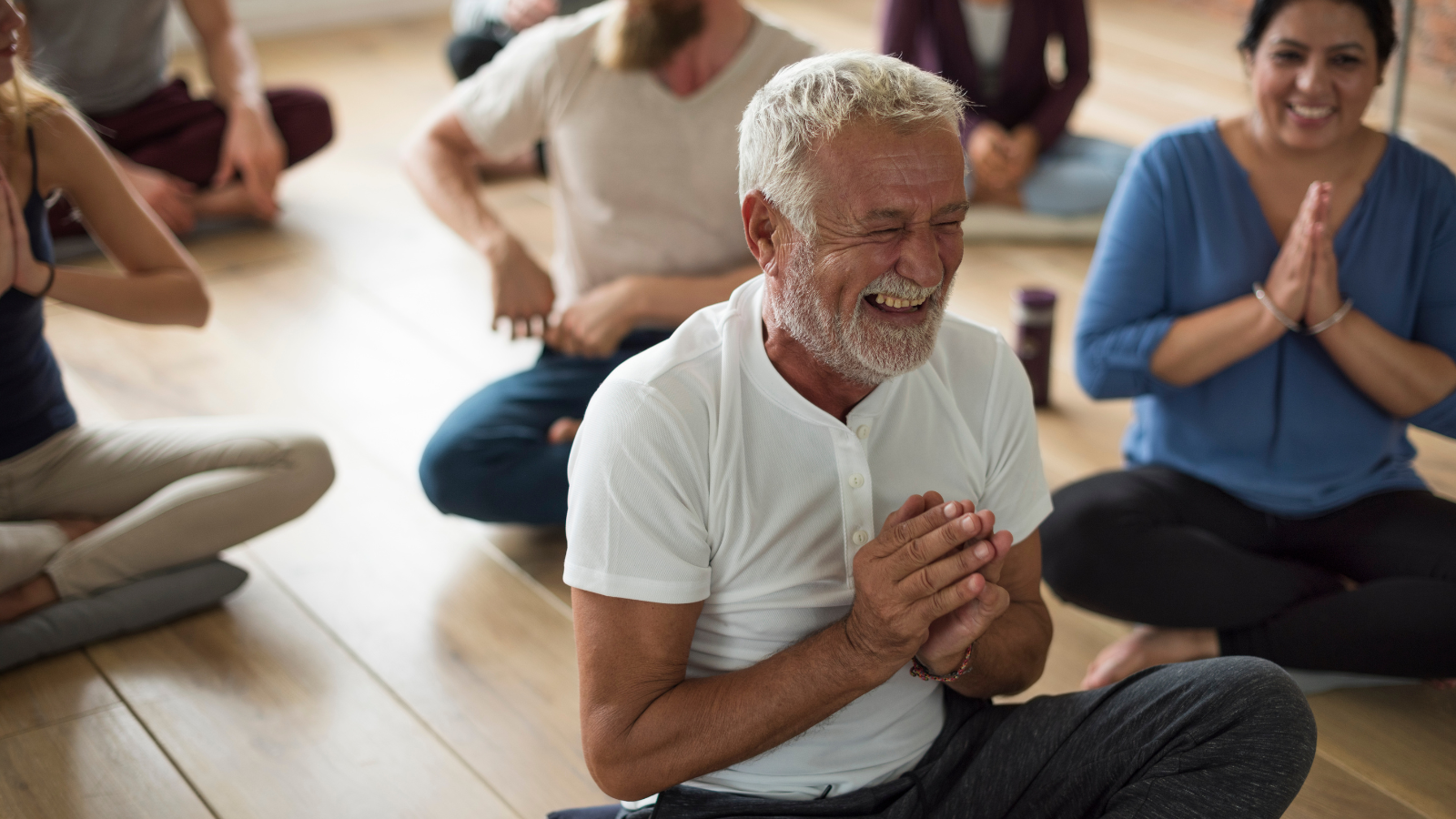 Diverse yoga class with interaction, friendliness and fun.