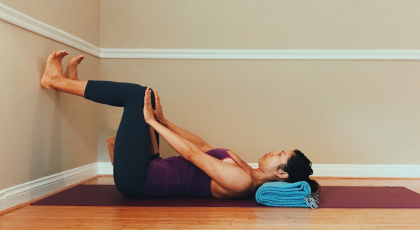 woman practicing yoga for diastasis recti